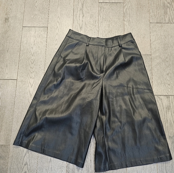 Shorts - Picture 2 of 3